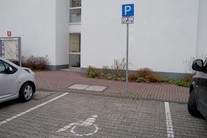 Behinderten-Parkplätze Bethlehemer Straße 9-11